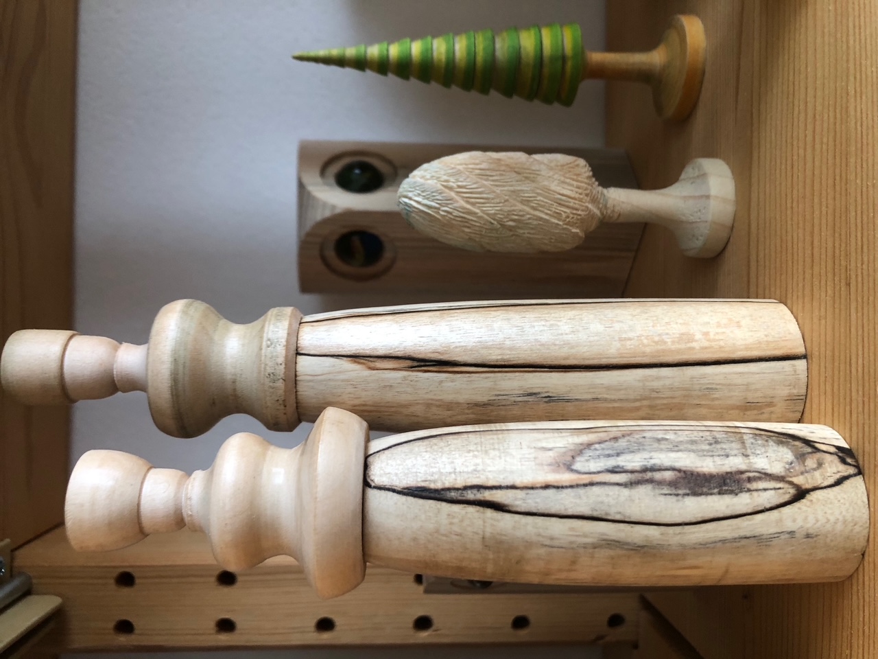 Holzgestaltung – gedrechselte Holzobjekte